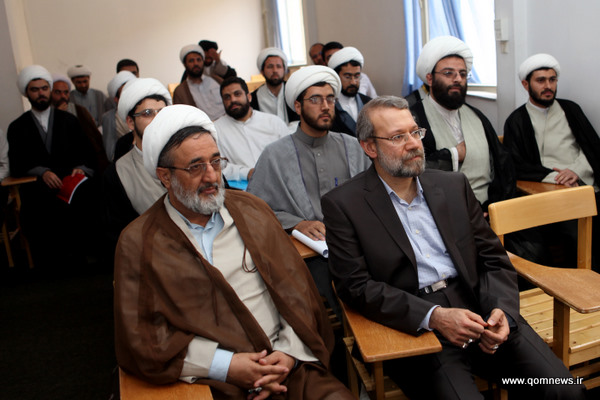 دکتر علی لاریجانی و حجت الاسلام فصیحی در جمع روحانیون حوزه علمیه قم