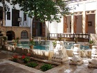 خانه زند که تحت مالکیت میراث فرهنگی استان قم به موزه مردم شناسی تبدیل شده است.