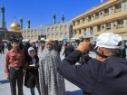 :گزارش تصویری: عکس یادگاری زائران از حرم حضرت فاطمه معصومه (س)  