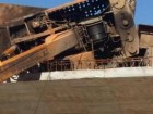 :گزارش تصویری: سقوط جرثقیل بر روی راننده در پل در حال ساخت عمار یاسر  