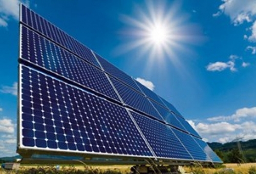 فواید نصب سامانه‌های تولید برق خورشیدی در منازل مردم