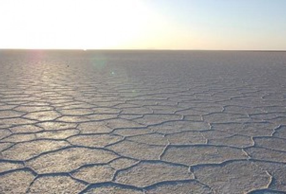 بررسی بحران دریاچه نمک قم در ستاد ملی احیای تالاب‌های کشور