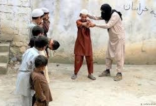 داعش در کدام منطقه به کودکان افغانستان آموزش جنگ می دهد؟