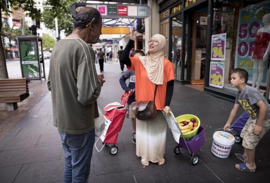 مسلمانان نیوزلند «پناهگاه امن» برای بی خانمان ها بنا می‌کنند