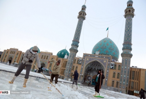 جامه سفید برف بر قامت مسجد مقدس جمکران