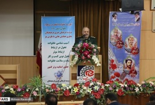 رهبری دینی از مهم‌ترین عوامل پیروزی انقلاب اسلامی است