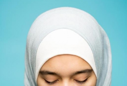 غرامت ۱۸۰ هزار دلاری برای دختران مسلمانی که وادار به کشف حجاب شدند