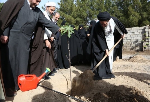 عملیات احداث باغ قرآنی اسلامی در جامعه الزهرا(س) آغاز شد