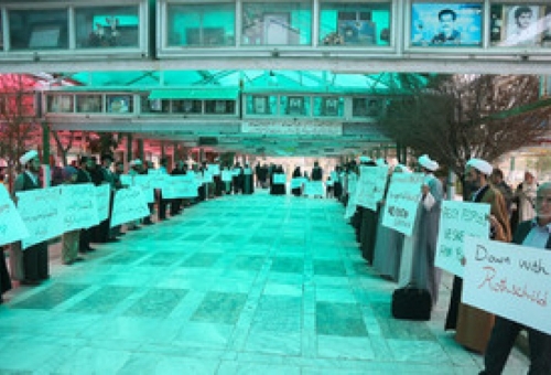 تجمع طلاب در اعتراض به سفر وزیر امور خارجه فرانسه