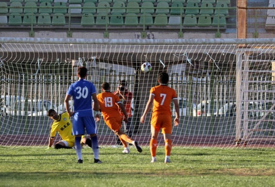 حضور ۳ تیم هم امتیاز در صدر جدول لیگ برتر فوتبال قم