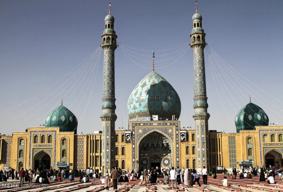 استقبال از زائران مسجد جمکران با برنامه‌های فرهنگی و هنری