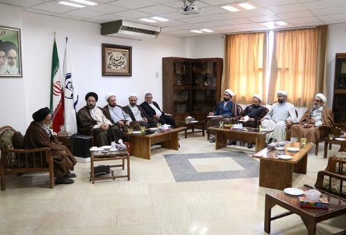 دیدار نوروزی اعضای شورای روابط عمومی مراکز حوزوی با رئیس مرکز خدمات حوزه