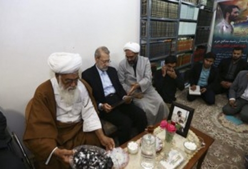 دیدار رئیس مجلس شورای اسلامی با خانواده شهید مدافع حرم لطفی نیاسر
