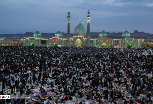 گزارش تصویری: مسجد مقدس جمکران در شب نیمه شعبان