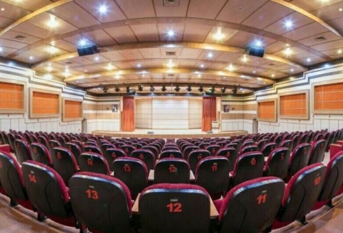 تعداد صندلی سینماهای قم دو برابر می شود