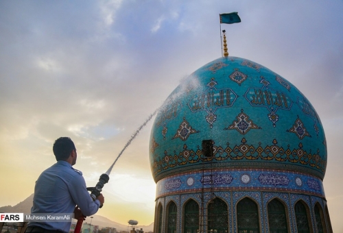 گزارش تصویری: شست و شوی گنبد و تعویض پرچم مسجد مقدس جمکران
