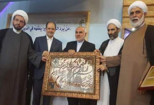 جامعة المصطفی لبنان از سفیر ایران قدردانی کرد