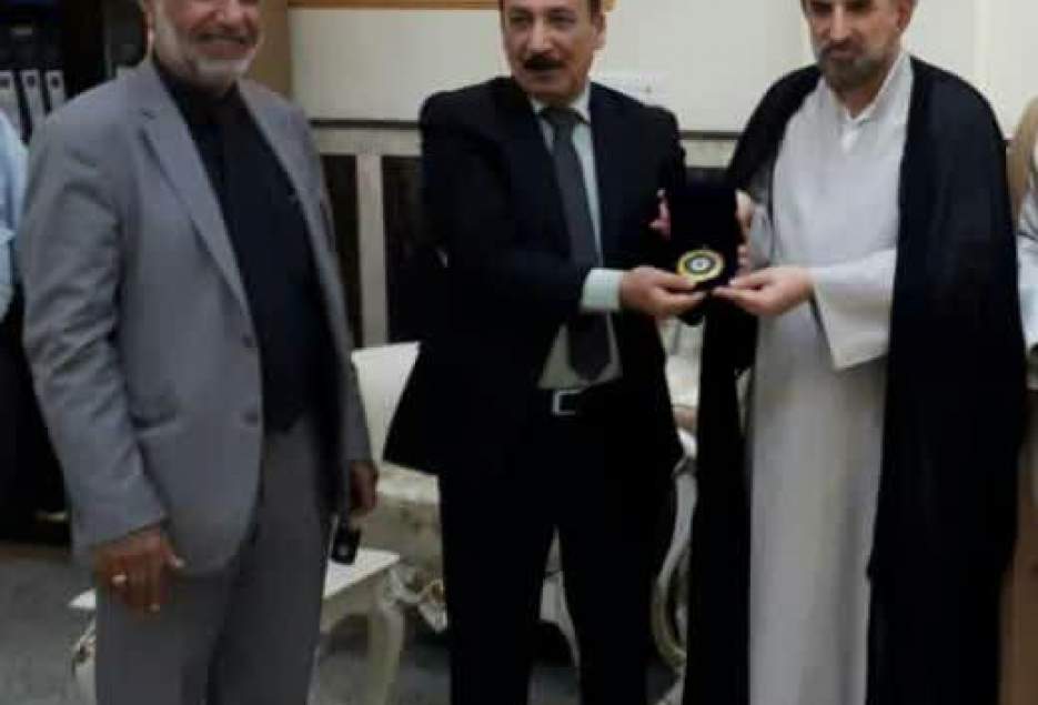 جایزه سالانه "نوآوری نظریه جهانی" عراق به رئیس دانشگاه مذاهب اسلامی اهدا شد 