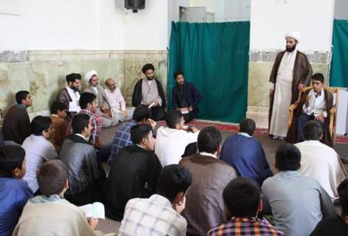 مدیران معاونت تهذیب حوزه از دوره تجمیع طلاب مدارس حافظین بازدید کردند