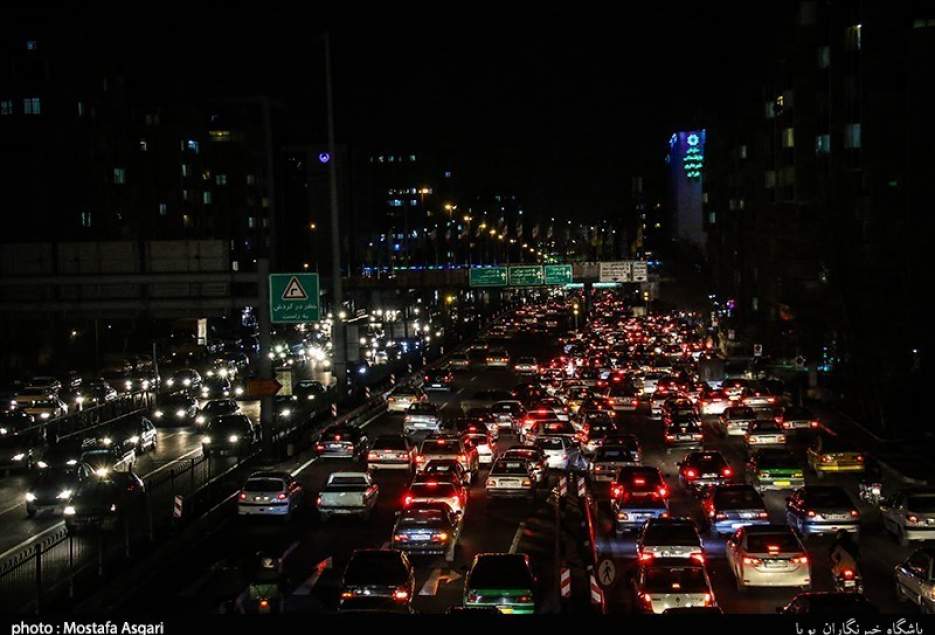 ترافیک در اتوبان تهران_ قم پرحجم است؛ رانندگان فاصله طولی را رعایت کنند