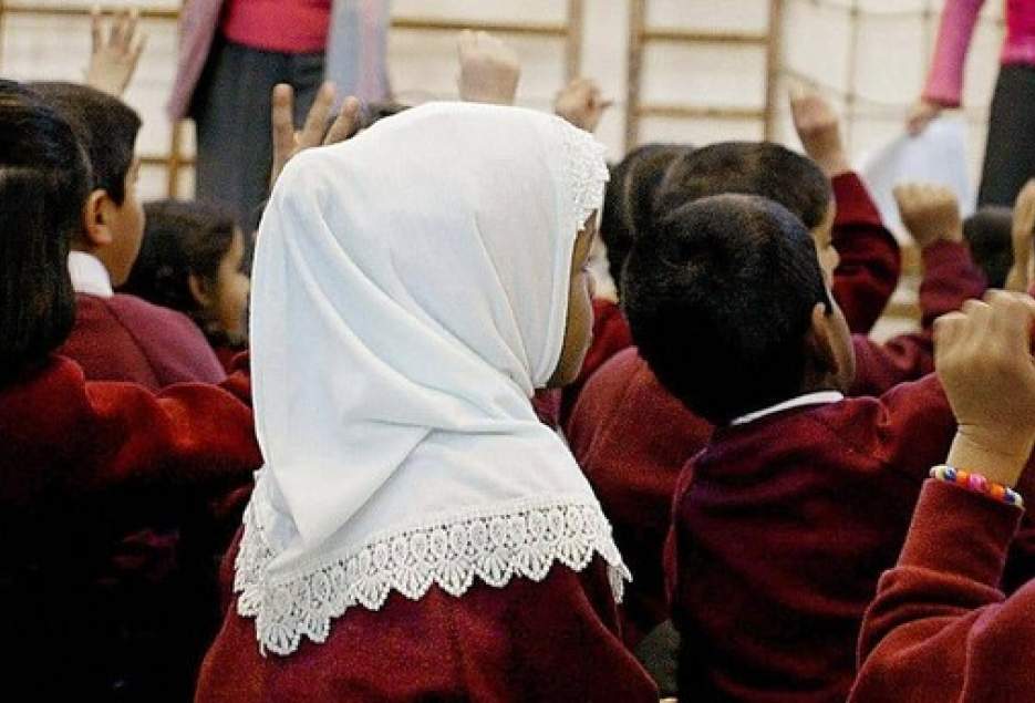 اتریش حجاب در مدارس ابتدایی را ممنوع می کند، با کلاه یهودیت کاری ندارد