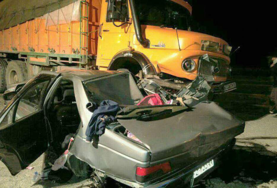 تصادف خودروی پژو با کامیون در قم یک کشته برجای گذاشت
