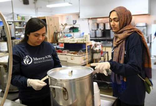 داوطلبان مسلمان دیترویت در پروژه اطعام نیازمندان شرکت کردند