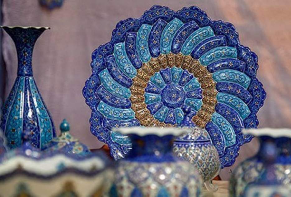 چهارمین نمایشگاه منطقه ای صنایع دستی در قم افتتاح شد