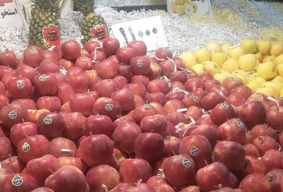 تعیین جایگاه و کمک به توزیع میوه شب عید