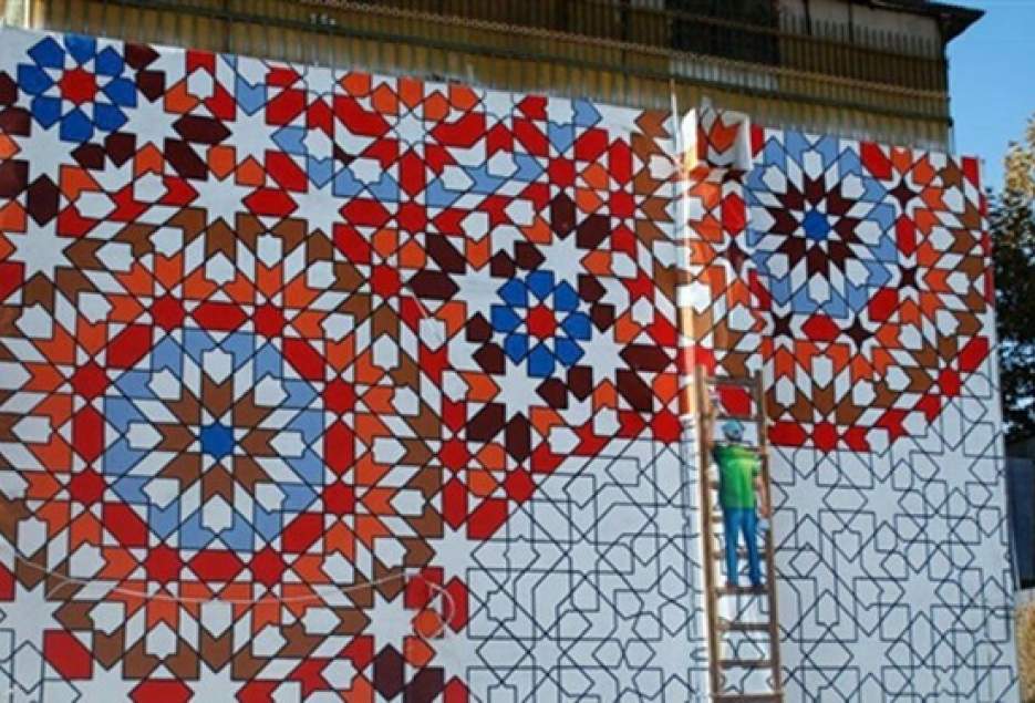 اجرای هزار و ۹۰۰ متر مربع نقاشی دیواری نوروزی در ورودی‌های شهر