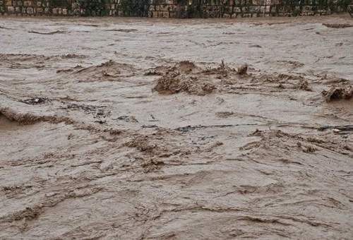 پنج تن در قم از خطر سیلاب نجات یافتند
