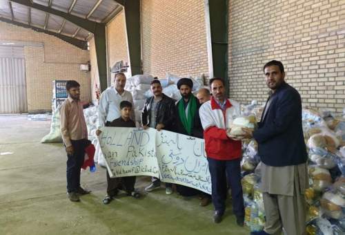اتباع خارجی درقم 500 بسته اقلام غذایی به سیلزدگان کمک کردند