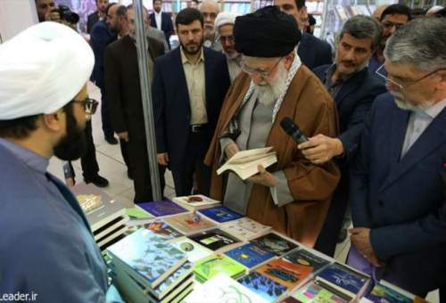 بازدید رهبر معظم انقلاب از سی‌و‌دومین نمایشگاه کتاب تهران