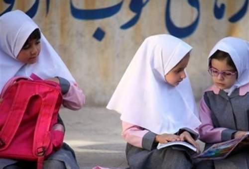 مهاجرپذیری استان قم سالانه حجم بالای تراکم دانش‌آموزی را در پی دارد