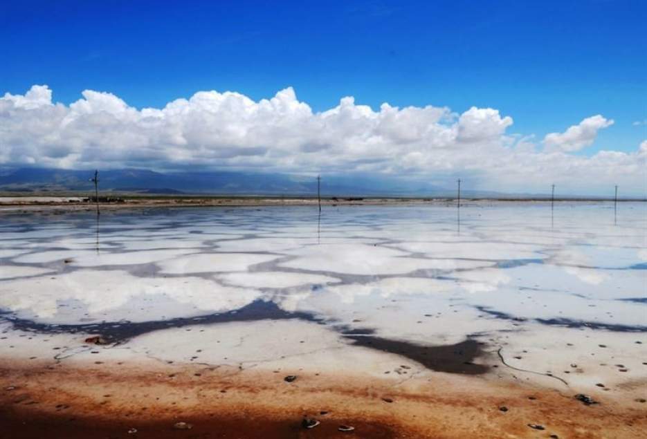 ۱۰۰ میلیارد تومان اعتبار برای احداث راه دسترسی به دریاچه نمک قم نیاز است