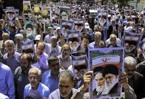 راهپیمایی یوم الله 15 خرداد در قم برگزار شد