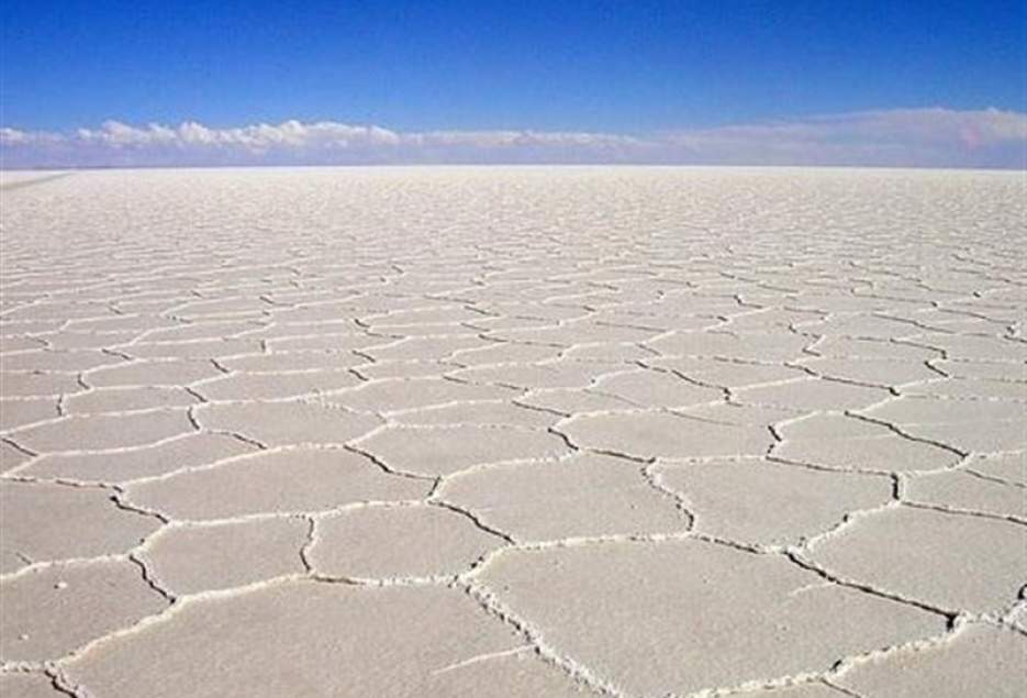 احداث راه دسترسی دریاچه نمک قم به علت مطالعات زیست‌ محیطی متوقف شده است