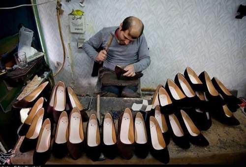 صنعت کفش قم با مشکل تأمین مواد اولیه روبه‌رو است