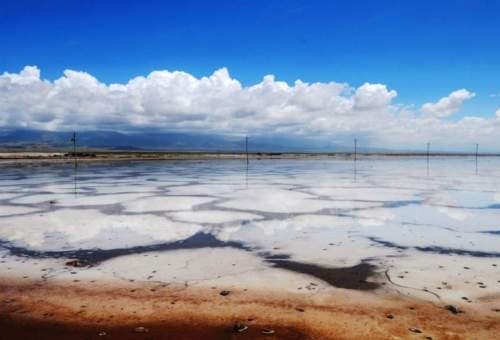چرا راه دسترسی به دریاچه نمک قم اجرایی نمی‌شود؟