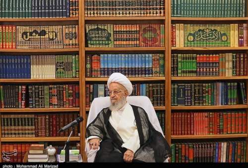 آیت‌الله مکارم شیرازی:مسئولان ایران و عراق مراقب فتنه دشمنان باشند