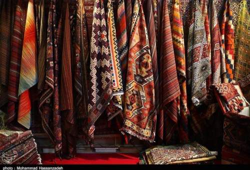 برخی با تولید فرش‌های جعلی به اعتبار فرش دستباف کشور ضربه می‌زنند
