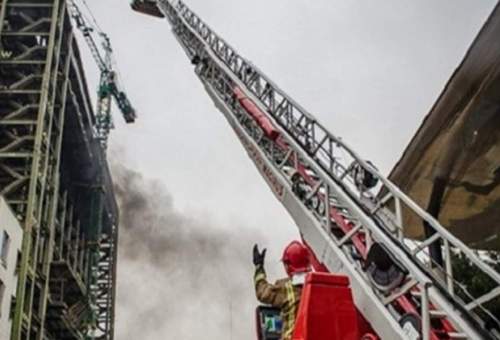 قابلیت نجات همزمان 18 نفر با نردبان 40‌متری جدید آتش‌نشانی قم