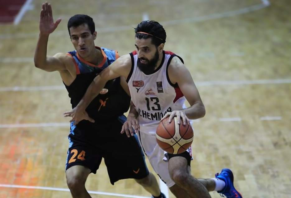 تیم بسکتبال شیمیدر قم در مصاف با توفارقان آذرشهر به پیروزی رسید‌