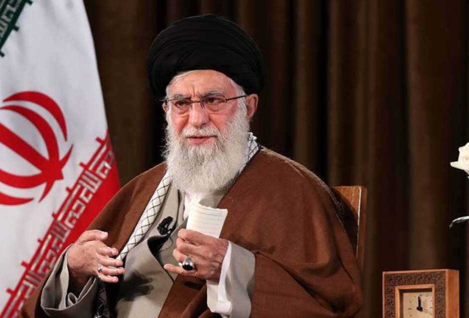 رهبر انقلاب: مقامات آمریکا شارلاتان و تروریست هستند/ اگر کوته‌بینی نکنیم ایران به قلّه حکومت اسلامی می‌رسد