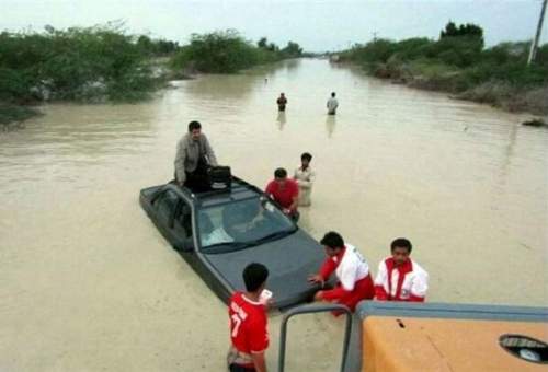 کمک رسانی هلال احمر قم به ۵۶ نفر گرفتار در سیلاب