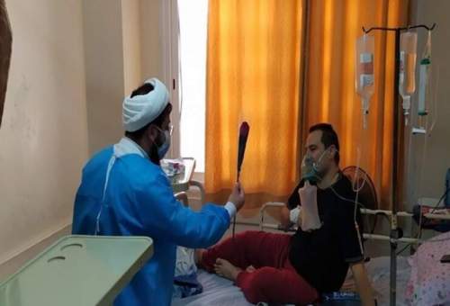 فعالیت 100 طلبه و روحانی جهادی در بیمارستان‌های قم