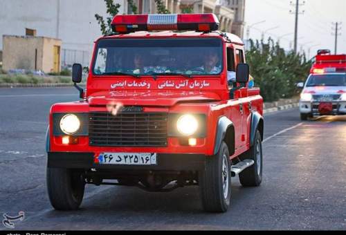 برگزاری رژه خودرویی آتش‌نشانی به مناسبت روز آتش‌نشان در قم