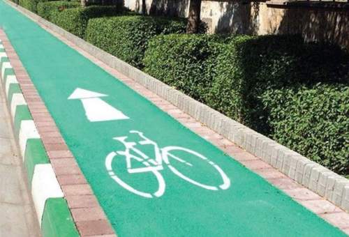 خیابان‌های قم مسیر ویژه برای دوچرخه ندارد/ دوچرخه‌سواری کودکانه با دلشوره‌های مادرانه