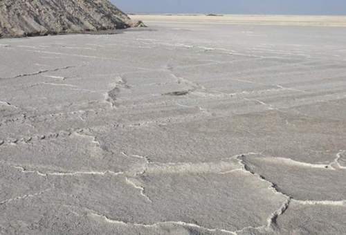 دریاچه نمک فرصتی ارزنده یا تهدیدی بزرگ برای 3 استان/اما و اگرها درباره توسعه گردشگری یا استفاده معدنی