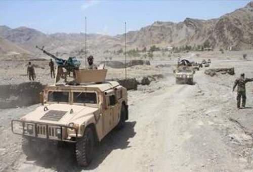 طالبان با خودروهای آمریکایی در راه کابل است